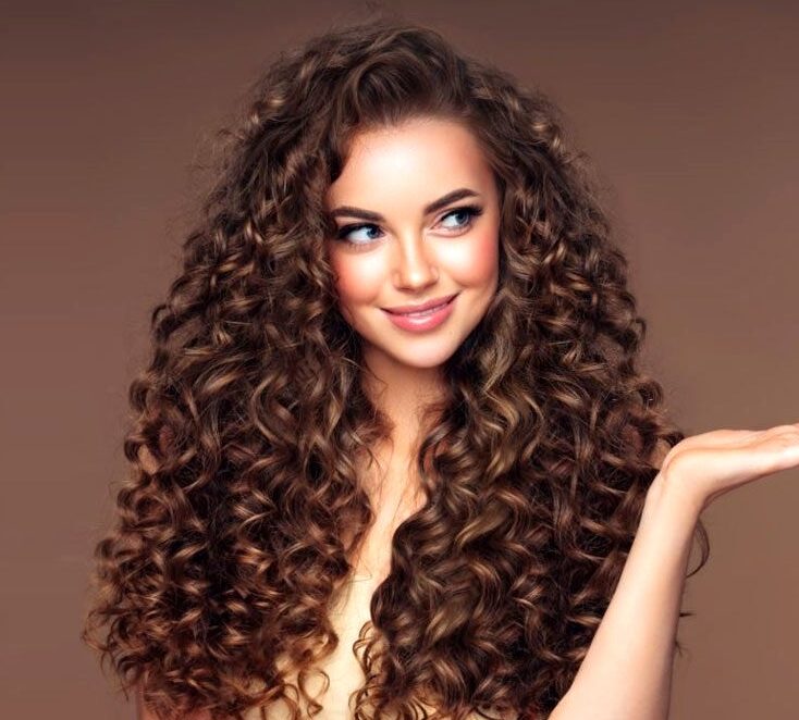 سرکار خانم مقبلی مدیر کافه های کوچه و تانسو